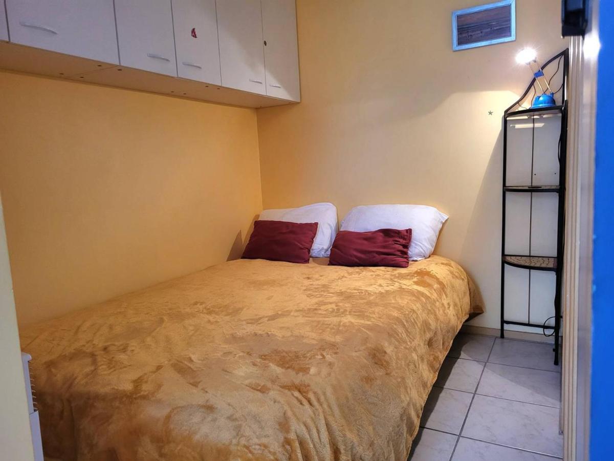 Studio Avec Terrasse, Parking Prive Et Acces Direct A La Plage - Fr-1-465-86 Merville-Franceville-Plage Esterno foto