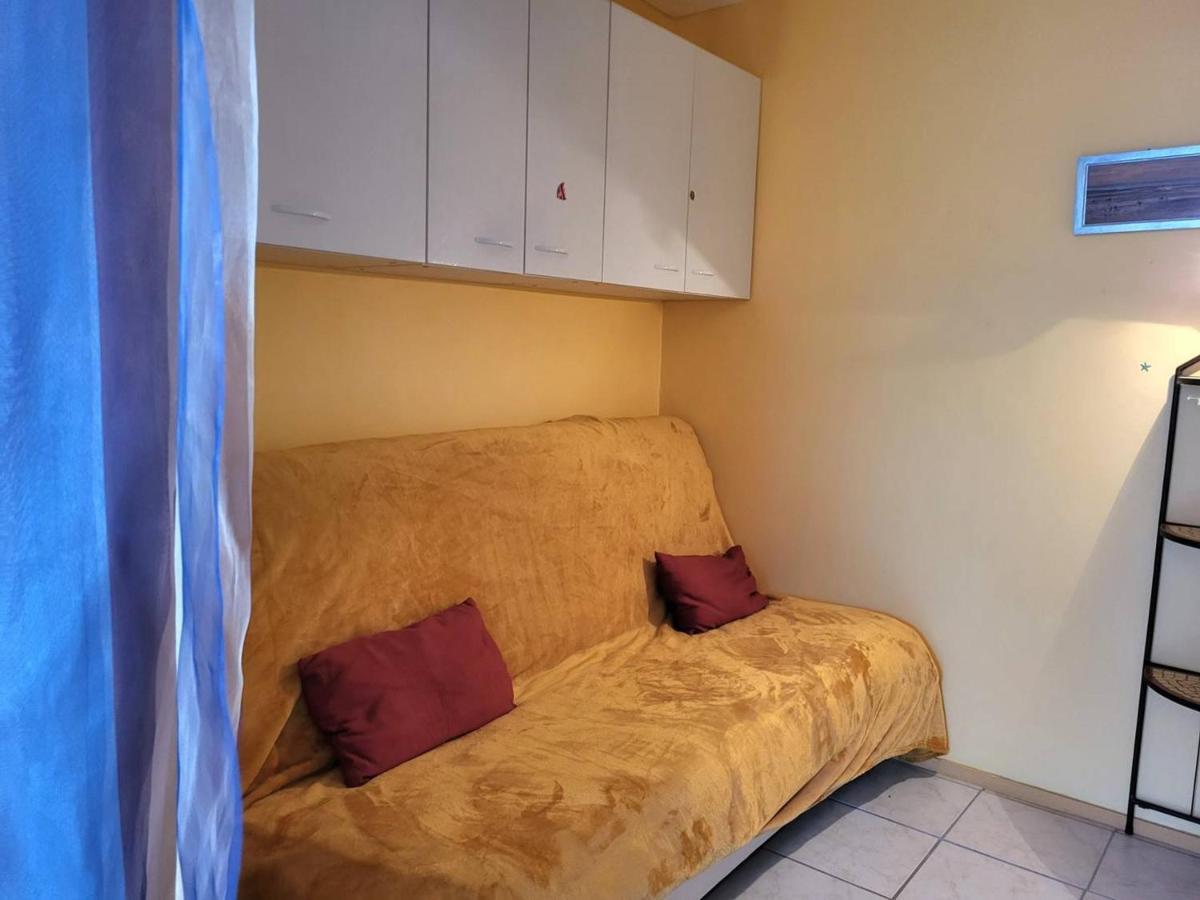 Studio Avec Terrasse, Parking Prive Et Acces Direct A La Plage - Fr-1-465-86 Merville-Franceville-Plage Esterno foto