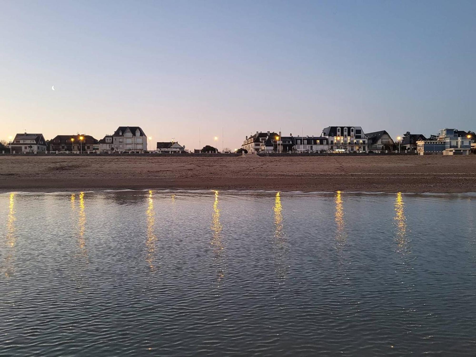 Studio Avec Terrasse, Parking Prive Et Acces Direct A La Plage - Fr-1-465-86 Merville-Franceville-Plage Esterno foto